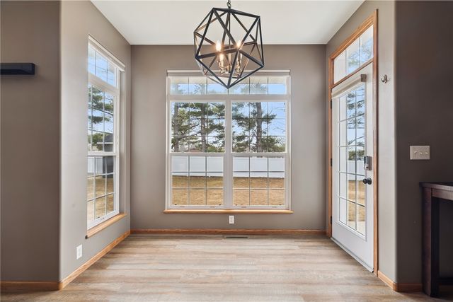 2385 Wolf Creek Trail, Hiawatha, IA 52233