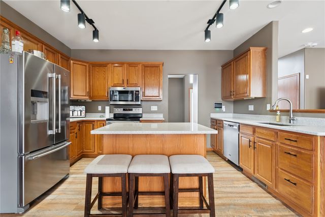 2385 Wolf Creek Trail, Hiawatha, IA 52233