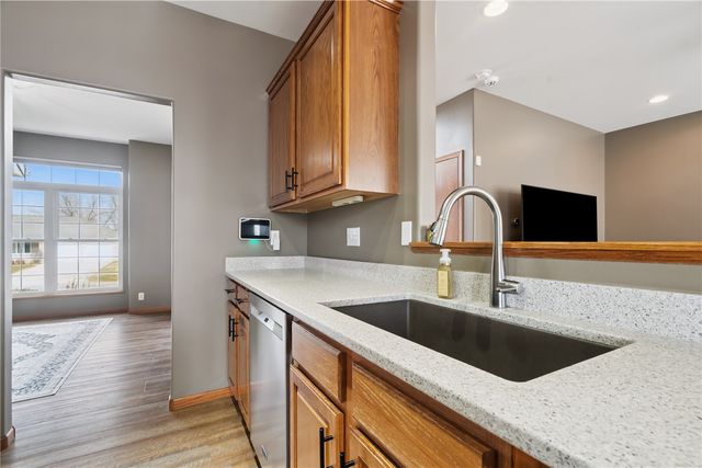 2385 Wolf Creek Trail, Hiawatha, IA 52233