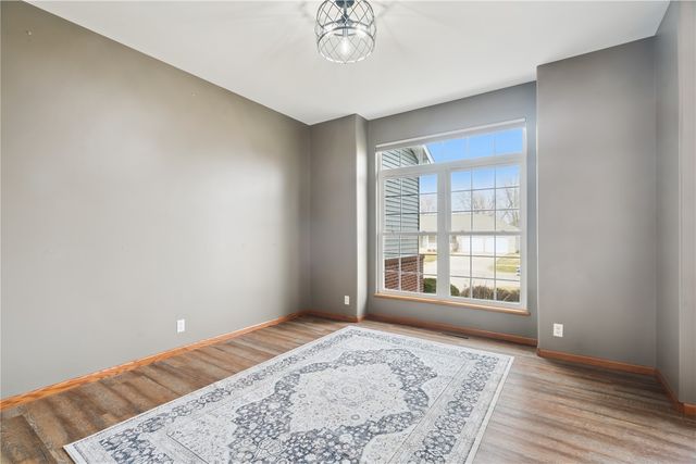 2385 Wolf Creek Trail, Hiawatha, IA 52233