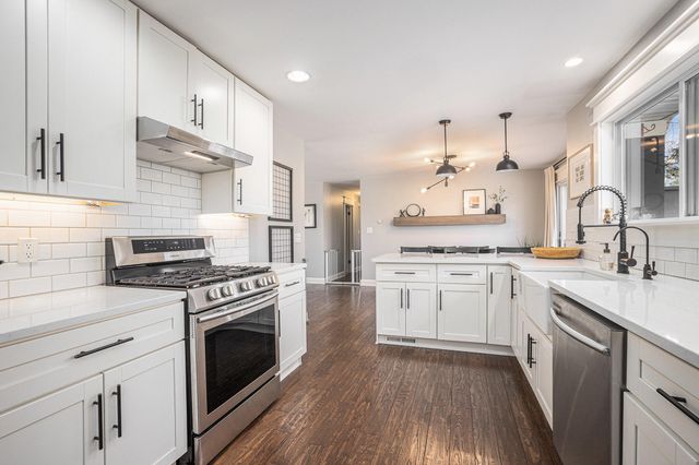 1958 Loganberry Lane, Crown Point, IN 46307