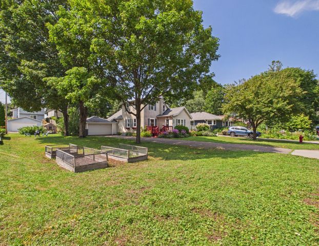 1887 Malvern Street, Lauderdale, MN 55113