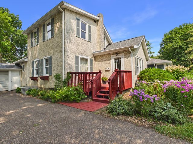 1887 Malvern Street, Lauderdale, MN 55113