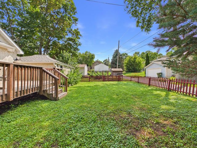 1887 Malvern Street, Lauderdale, MN 55113