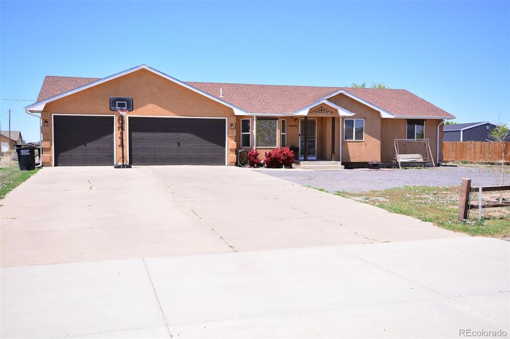 671 N McCulloch Boulevard, Pueblo West, CO 81007