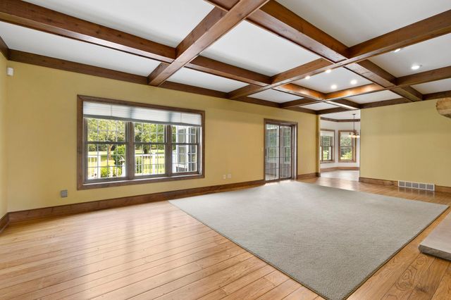 1001 Windcrest Drive SE, New Prague, MN 56071