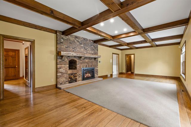 1001 Windcrest Drive SE, New Prague, MN 56071