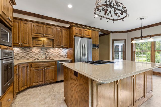 1001 Windcrest Drive SE, New Prague, MN 56071