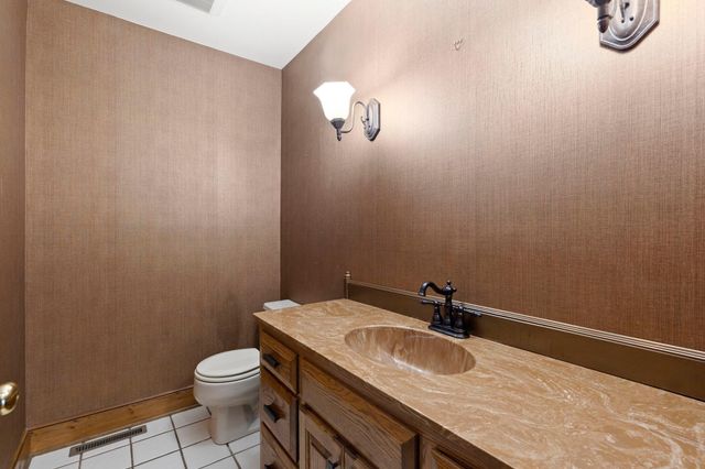 1001 Windcrest Drive SE, New Prague, MN 56071