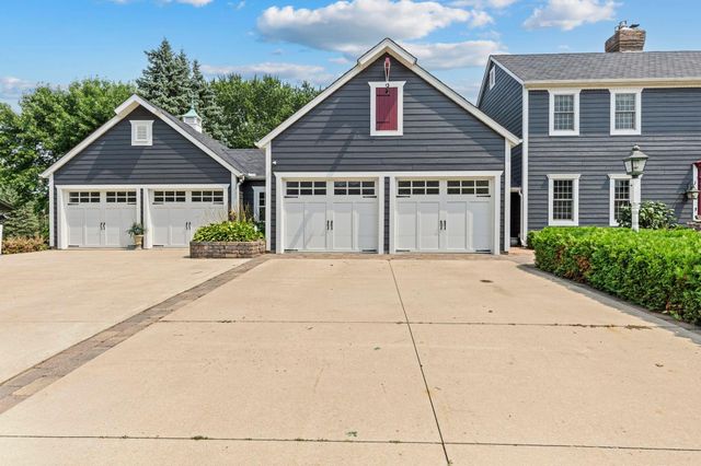 1001 Windcrest Drive SE, New Prague, MN 56071