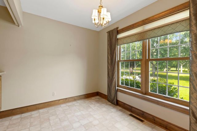 1001 Windcrest Drive SE, New Prague, MN 56071