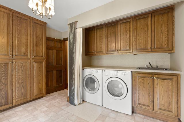 1001 Windcrest Drive SE, New Prague, MN 56071