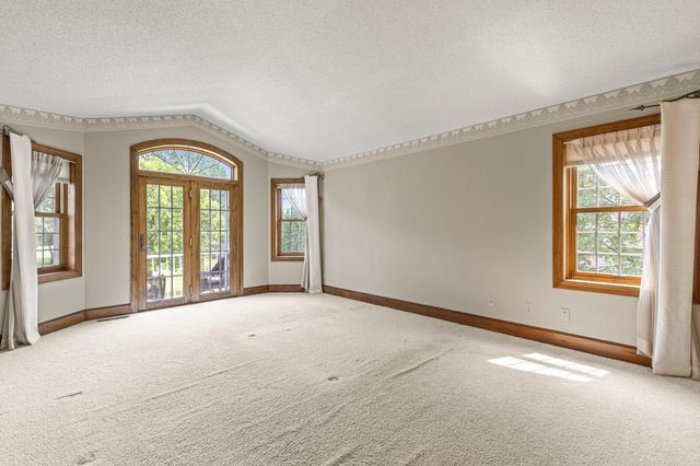 1001 Windcrest Drive SE, New Prague, MN 56071