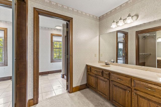 1001 Windcrest Drive SE, New Prague, MN 56071