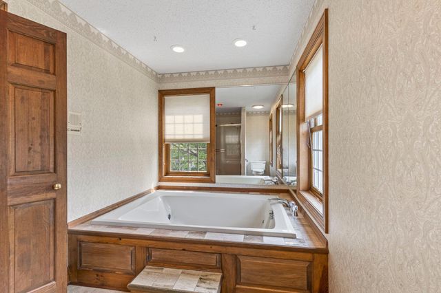 1001 Windcrest Drive SE, New Prague, MN 56071