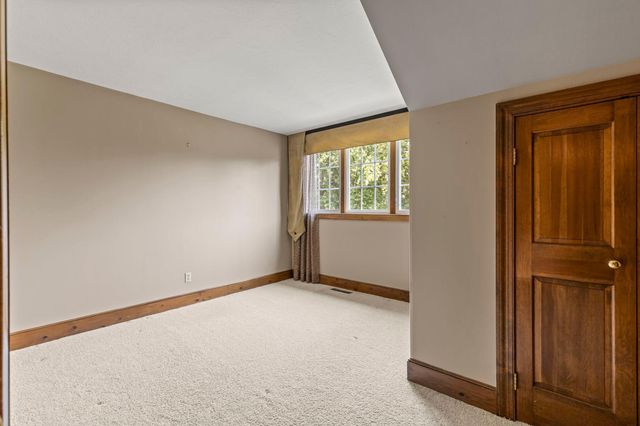 1001 Windcrest Drive SE, New Prague, MN 56071