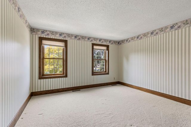 1001 Windcrest Drive SE, New Prague, MN 56071