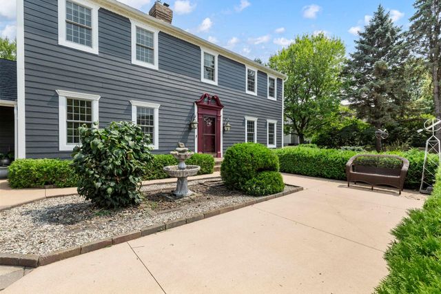 1001 Windcrest Drive SE, New Prague, MN 56071