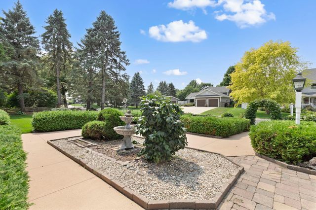 1001 Windcrest Drive SE, New Prague, MN 56071