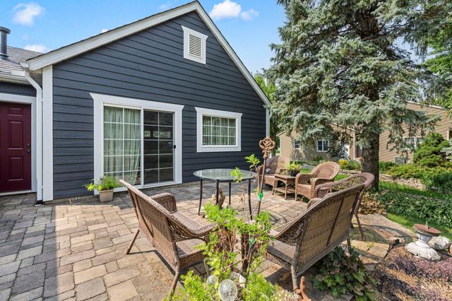 1001 Windcrest Drive SE, New Prague, MN 56071
