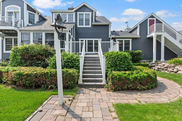 1001 Windcrest Drive SE, New Prague, MN 56071