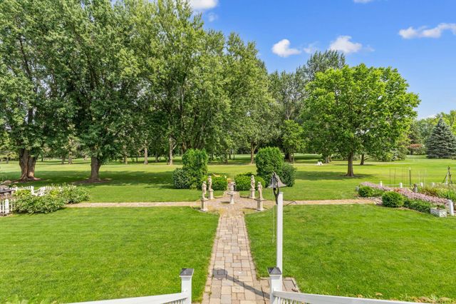1001 Windcrest Drive SE, New Prague, MN 56071