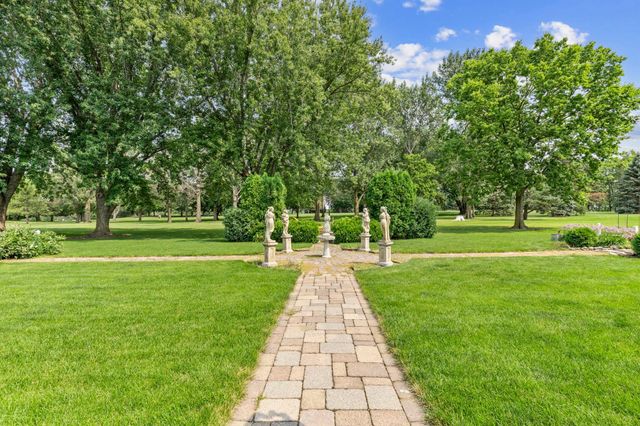 1001 Windcrest Drive SE, New Prague, MN 56071