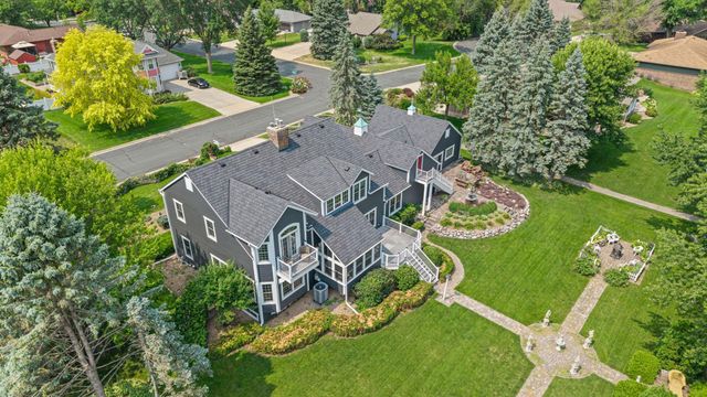 1001 Windcrest Drive SE, New Prague, MN 56071
