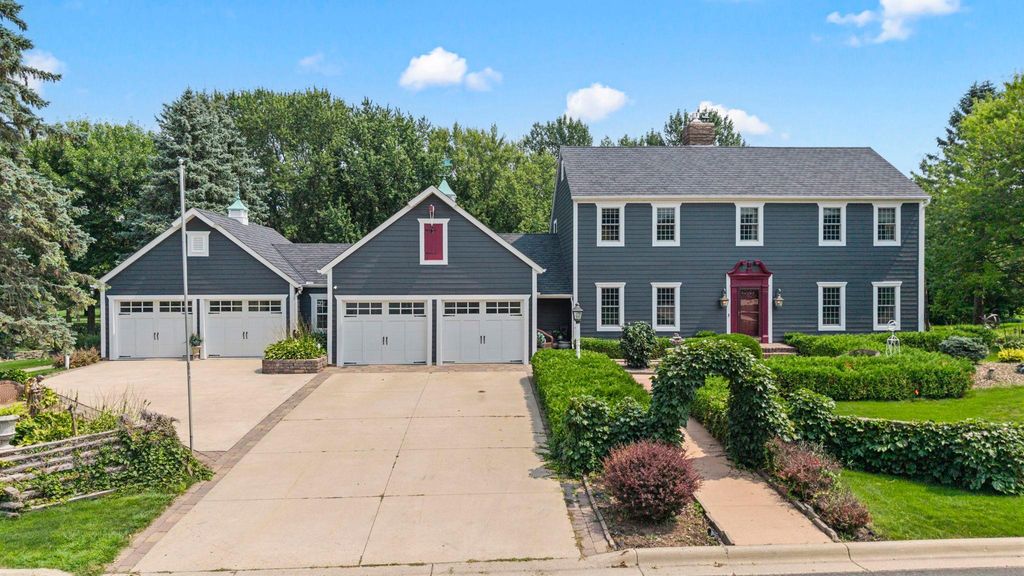 1001 Windcrest Drive SE, New Prague, MN 56071