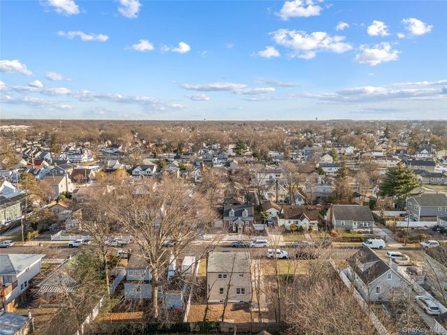119 E Pennywood Avenue, Roosevelt, NY 11575