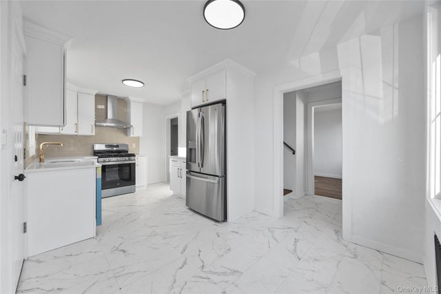 119 E Pennywood Avenue, Roosevelt, NY 11575