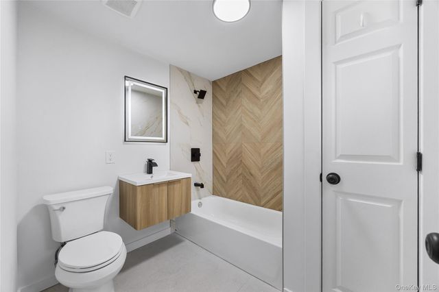 119 E Pennywood Avenue, Roosevelt, NY 11575