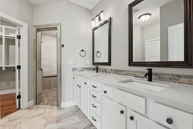 2117 S Michelle, Wichita, KS 67207