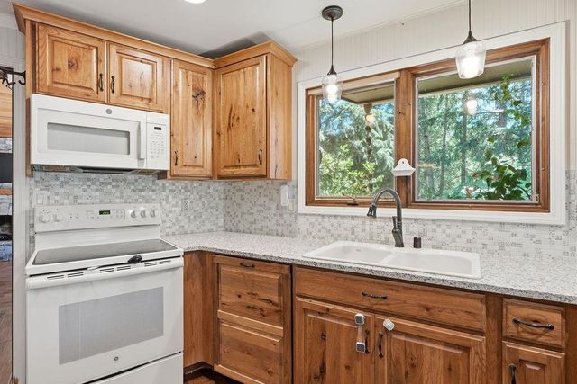 17118 N Dunn Rd, Mead, WA 99021