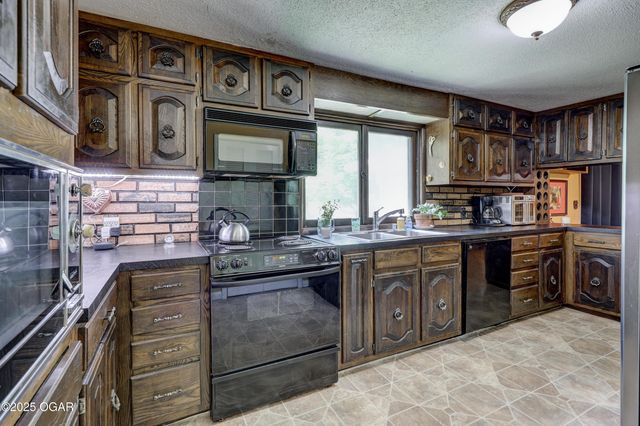 11186 and 11110 Mulberry Road, Neosho, MO 64850