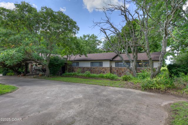 11186 and 11110 Mulberry Road, Neosho, MO 64850