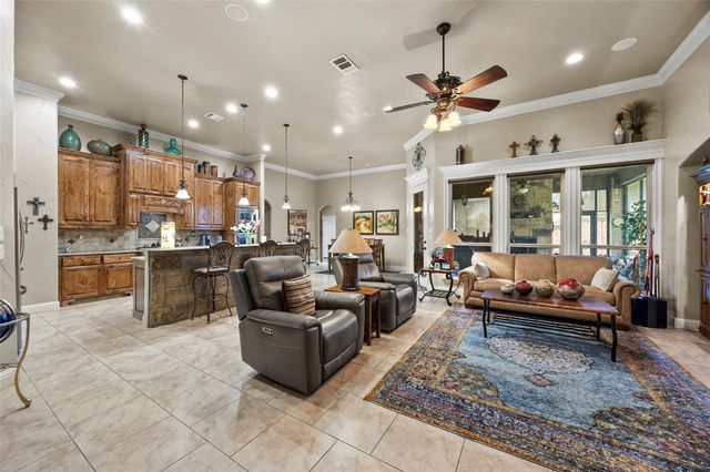 7901 Bentley Drive, North Richland Hills, TX 76182