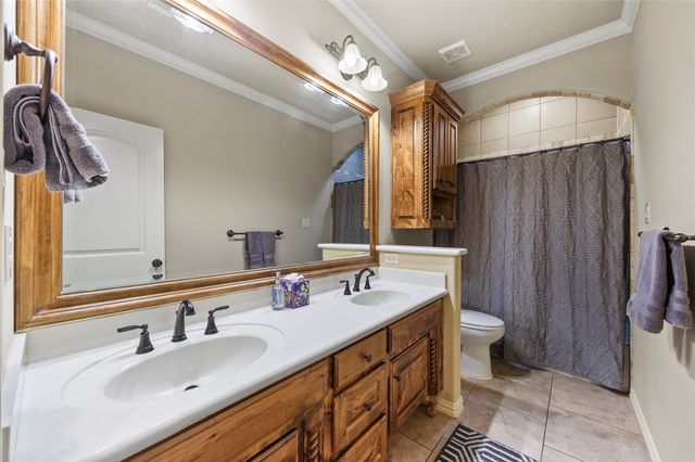 7901 Bentley Drive, North Richland Hills, TX 76182