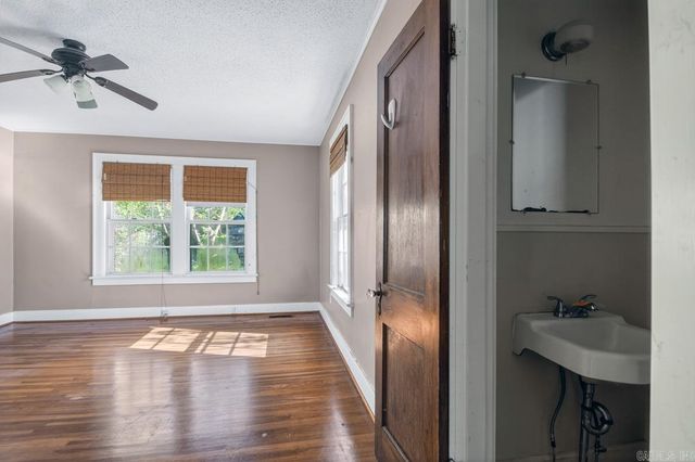 409 W H Avenue, North Little Rock, AR 72116