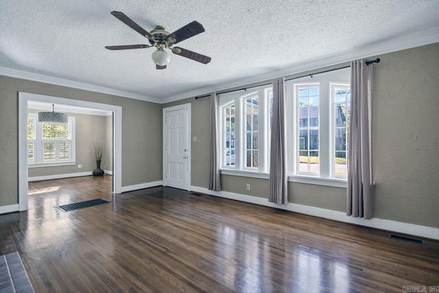 409 W H Avenue, North Little Rock, AR 72116