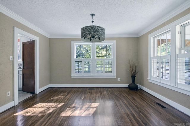 409 W H Avenue, North Little Rock, AR 72116