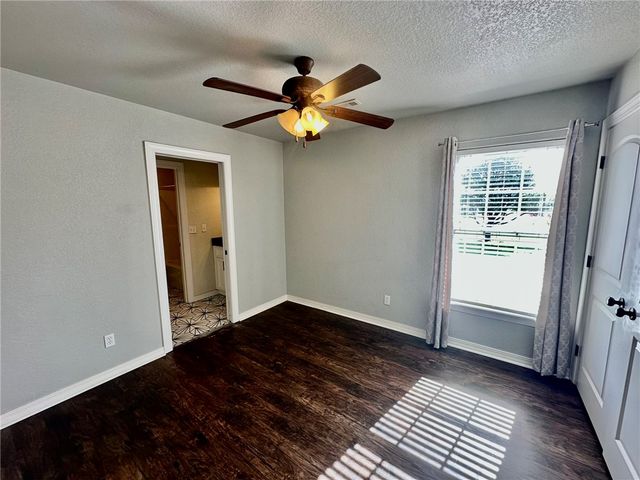 3404 W Clabber Creek Boulevard, Fayetteville, AR 72704
