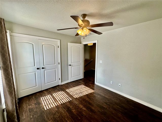 3404 W Clabber Creek Boulevard, Fayetteville, AR 72704