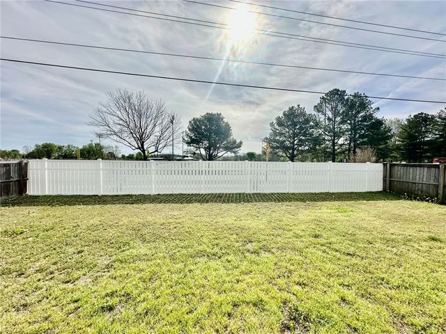 3404 W Clabber Creek Boulevard, Fayetteville, AR 72704