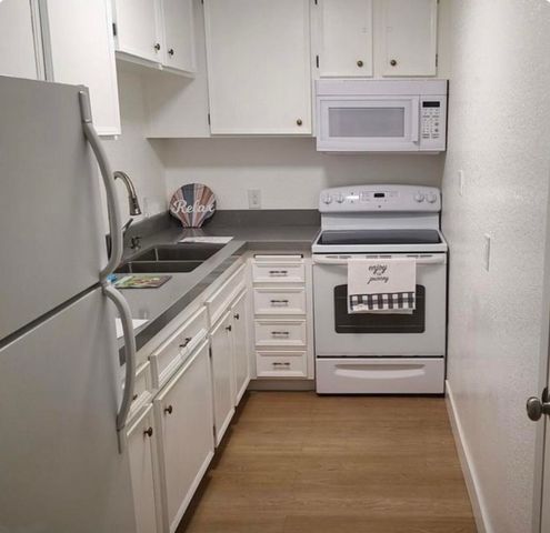 2857 N Los Felices Road 107, Palm Springs, CA 92262