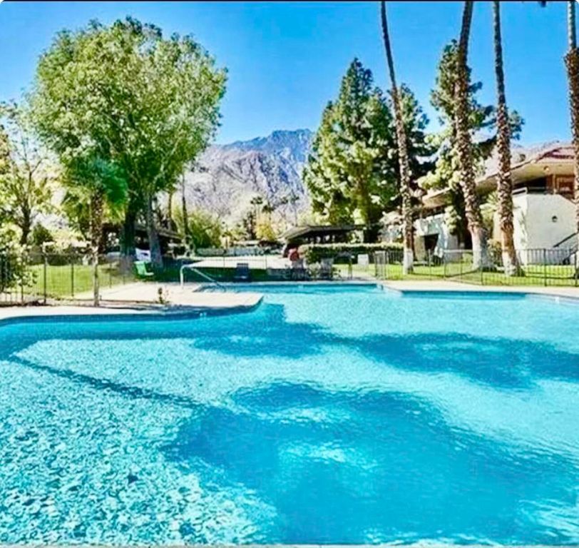 2857 N Los Felices Road 107, Palm Springs, CA 92262