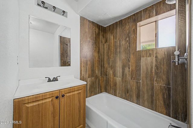 1010 E CHIPMAN Road, Phoenix, AZ 85040