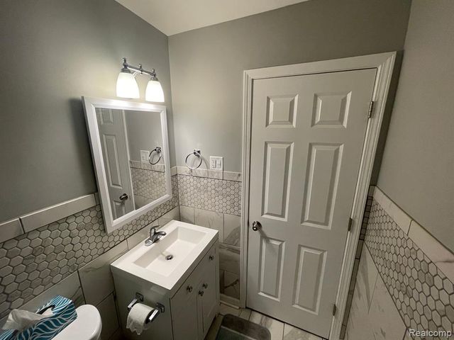 6102 Harrison Street, Garden City, MI 48135