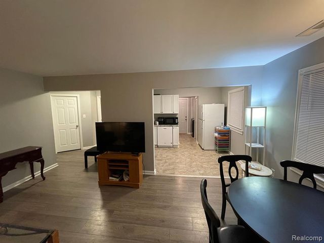 6102 Harrison Street, Garden City, MI 48135