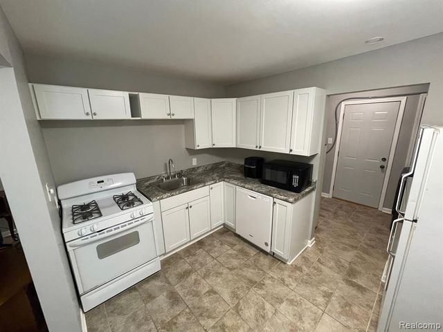 6102 Harrison Street, Garden City, MI 48135